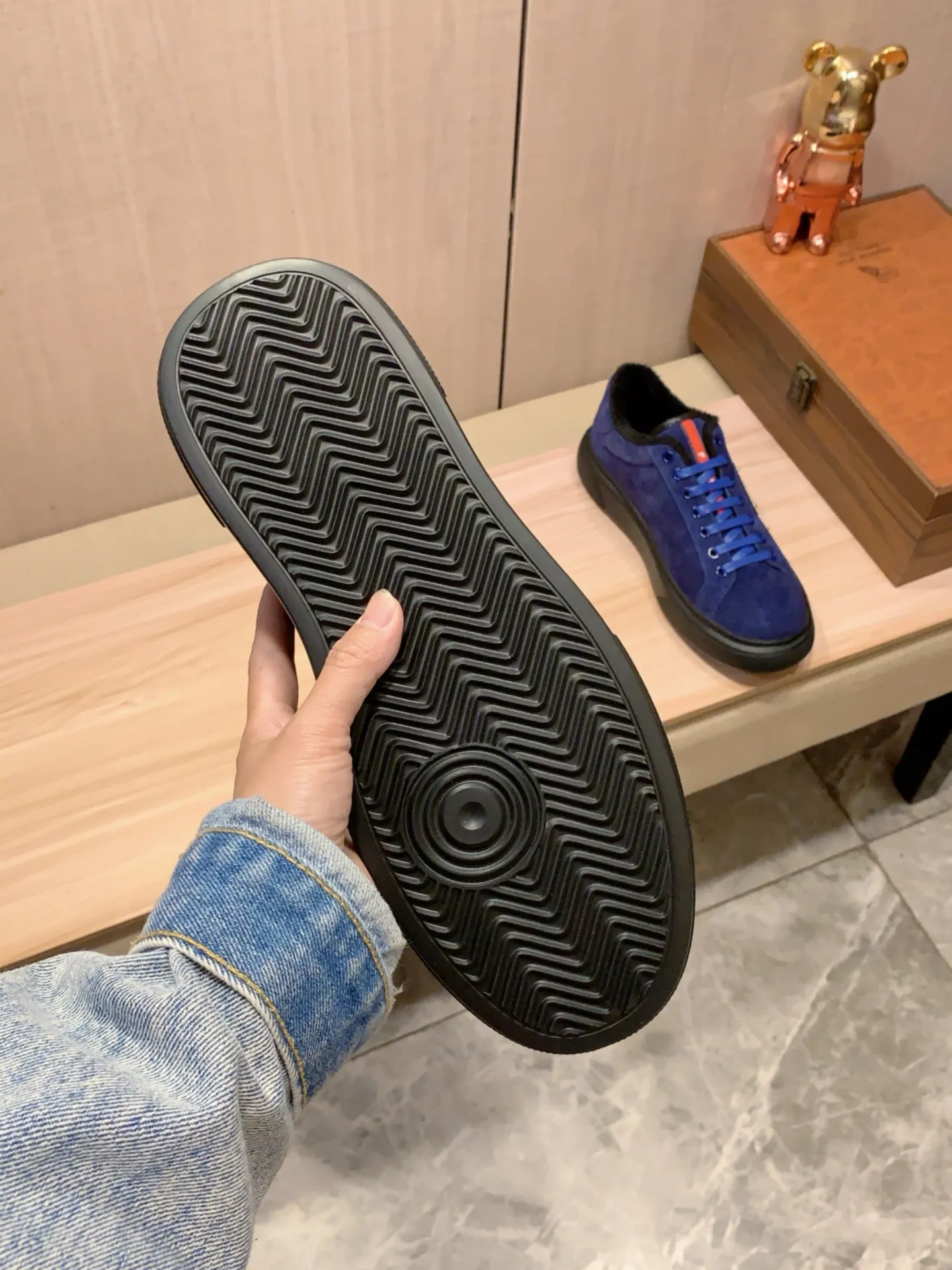 Warm new model: Factory price: 460💰💰🎩🎩[Lightning][Lightning] "Prada Men's Shoes💰pRADA*" The latest and most popular casual shoes, top brand [seduce] luxury~purchase, top~quality. [Strong] The upper is made of imported breathable anti-wear material ➕ Breathable simulated fur feet (•) with fine workmanship. The original stylish and stylish soft rubber wear-resistant and non-slip outsole is light and comfortable on the feet. The real thing looks better when photographed in person. 0186: code: 38-44, 4️⃣ colors selected